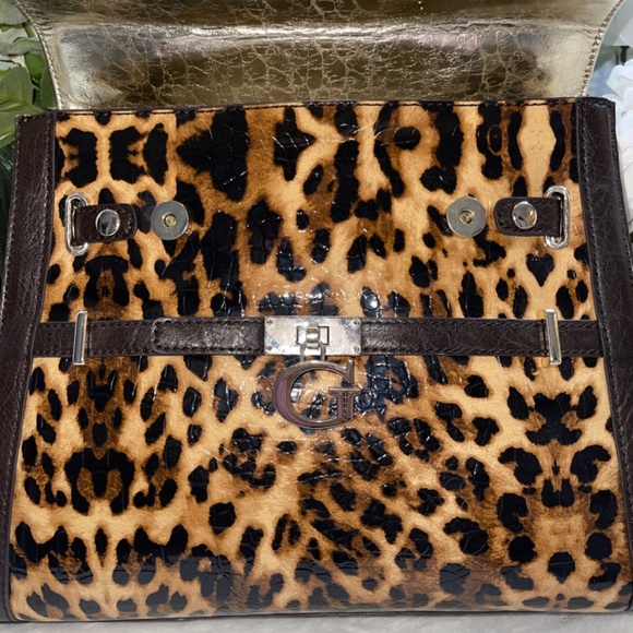 Guess purse - Picture 4 of 13